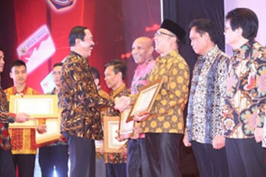 Emil Sabet Kepala Daerah Inovatif Dukcapil Hebat