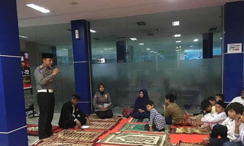 Satlantas Polrestabes Bandung Gelar Bukber Dengan Anak Yatim