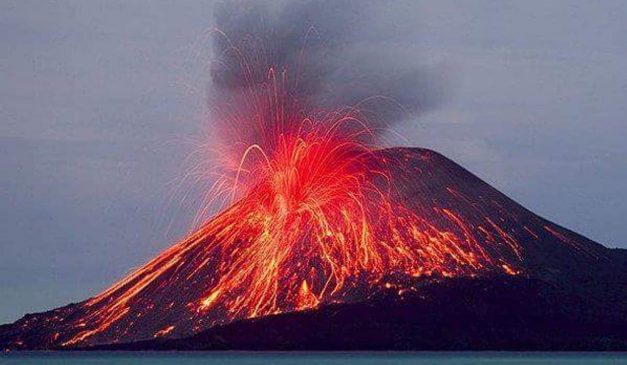 Gunung Anak Krakatau Kembali Mengeluarkan Letusan