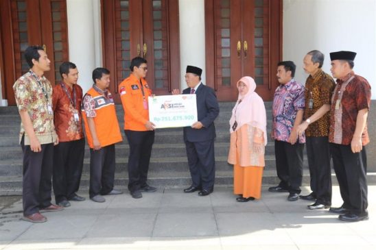 Peduli Korban Bencana Palu-Donggala, Pemkot Bandung Serahkan Donasi Rp. 751 Juta