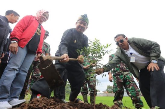 Dukung Program Citarum Harum, Pemkot Bandung Tanam 380 Pohon