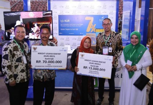 bjb Salurkan KUR di Aksi Ekonomi Untuk Rakyat