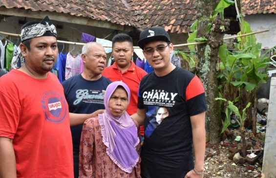 Wakil Ketua JOKMA Jabar Berikan Bantuan Renovasi Rumah Gubug