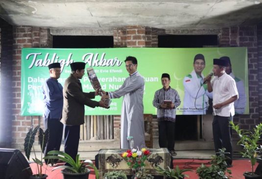 Wakil Ketua Jokma Jabar Berikan Kubah Masjid dan 100 Al-qur’an ke Masjid Nurul Haq