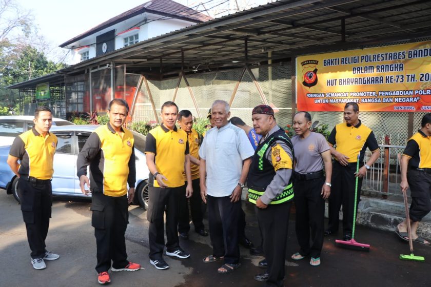 Peringati HUT Bhayangkara ke-73, Polrestabes Bandung Gelar Bhakti Religi