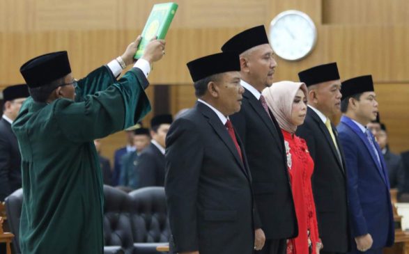 Taufik Hidayat Resmi Jabat Ketua DPRD Jawa Barat Periode 2019-2024