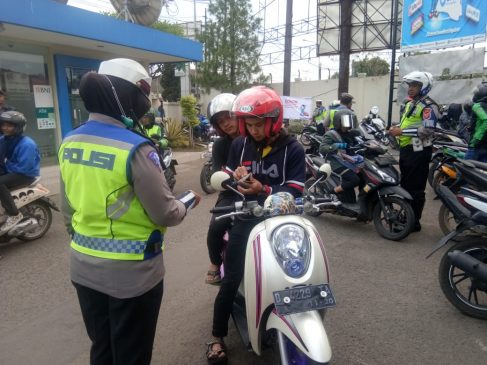 Samsat Cimareme Bersama Satlantas Polres Cimahi Gelar Operasi KTMDU