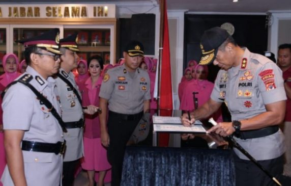 Kombes Pol Saptono Erlangga Resmi Jabat Kabid Humas Polda Jabar