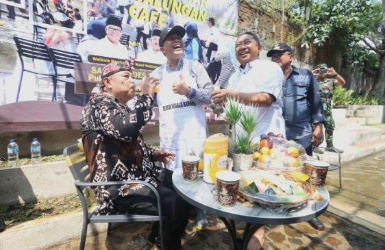 Oded Resmikan Cafe Walungan di Jalan Pagarsih