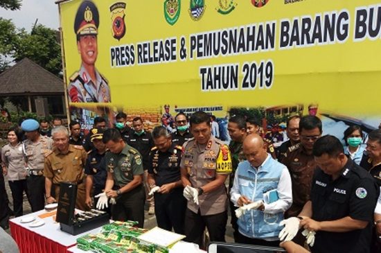 Polda Jabar Musnahkan Barbuk Narkoba, Obat-Obatan dan Kosmetik Illegal
