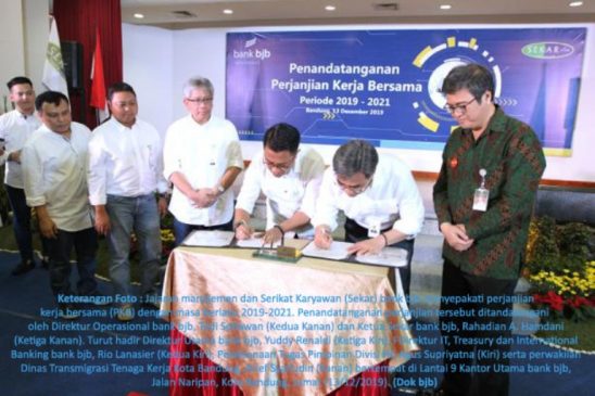 Tingkatkan Produktivitas Kerja, Manajemen dan Sekar bank bjb Sepakati Perjanjian Kerja Bersama