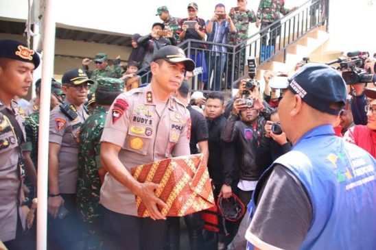 Kapolda Jabar Bersama Pangdam III/Siliwangi Pantau Langsung Lokasi Banjir Dayeuh Kolot