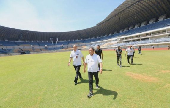 Pemkot Bandung Persilahkan Persib Berlatih di Satdion GBLA