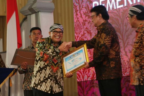 Pemkot Bandung Raih Penghargaan Penerapan Pengawasan Kearsipan
