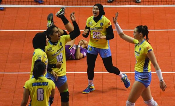 Tim Bola Voli Putri Bandung bjb Tandamata Taklukan Gresik Petrokimia Puslatda KONI Jatim 3 Set Langsung