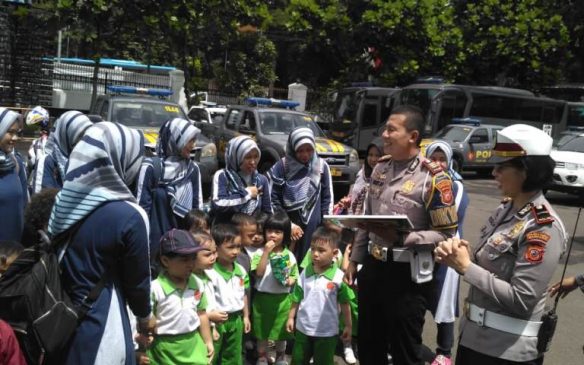 Sat Lantas Polrestabes Bandung Gelar Polisi Sahabat Anak