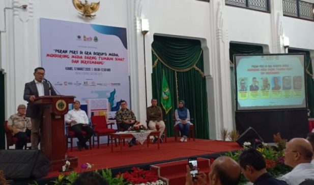 “Seminar HPN PWI Jabar”, Ridwan Kamil Sebut Warga Jabar Konsumen Media Terbesar di Indonesia