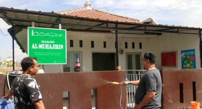 Warga Kavling Ranca Mulya Lestari Kerja Bakti dan Lakukan Penyemprotan Disinfektan