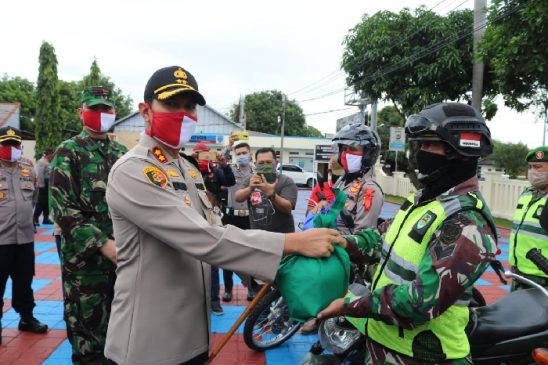 AKABRI Lulusan 2001 Berikan Bantuan Sembako di Majalengka