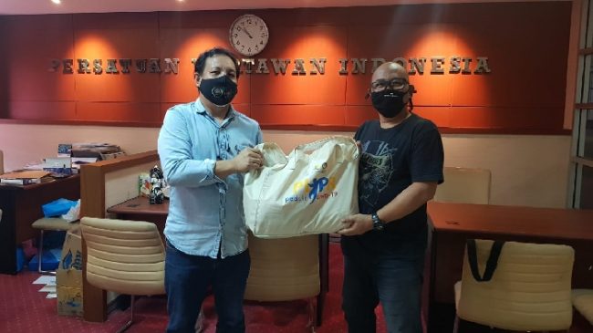 Hingga Hari Ini PWI Pusat Salurkan Ratusan Sembako Bantuan Wartawan Terdampak Covid-19