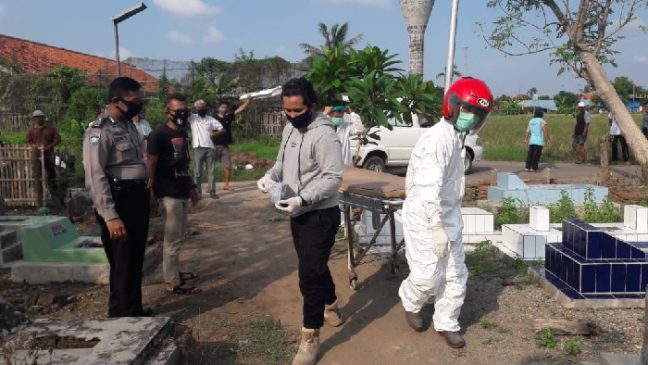 Polres Indramayu Evakuasi Penemuan Mayat di Pemakaman Umum
