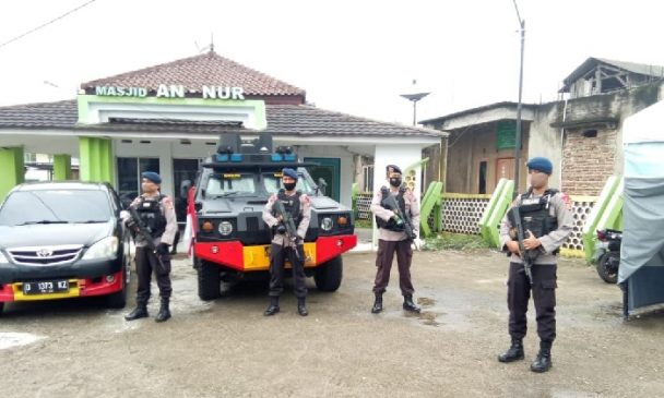 Gegana Polda Jabar Tingkatkan Pengamanan Penyekatan Posko PSBB