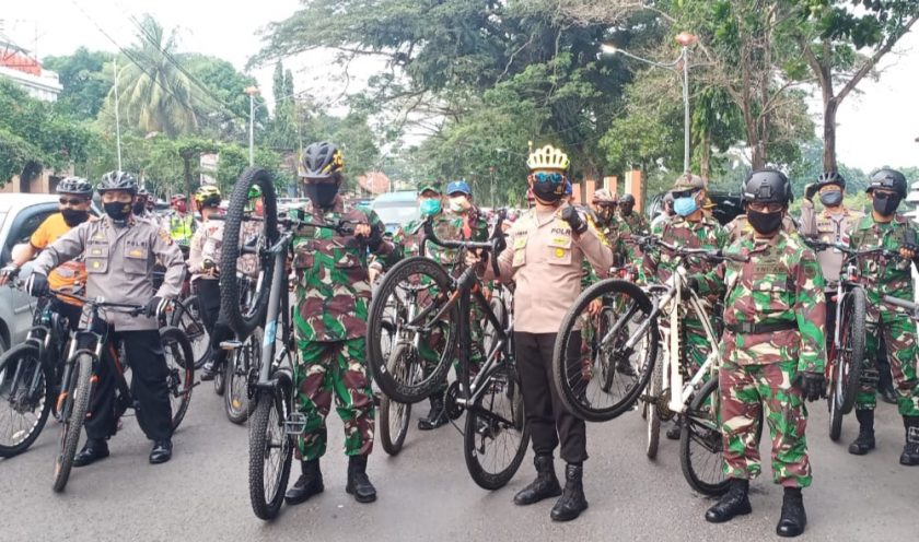 Kapolres Subang Polda Jabar Pimpin Kegiatan Patroli Sepeda Bersama Forkopimda
