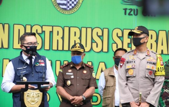 Kapolda Jabar Lepas Babinsa, Bhabinkamtibmas dan Satpol PP Distribusikan Sembako Wilayah Jabar