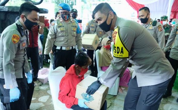 Kapolda Jabar Gelar  Baksos Serentak Polri di Kecamatan Kiarapedes