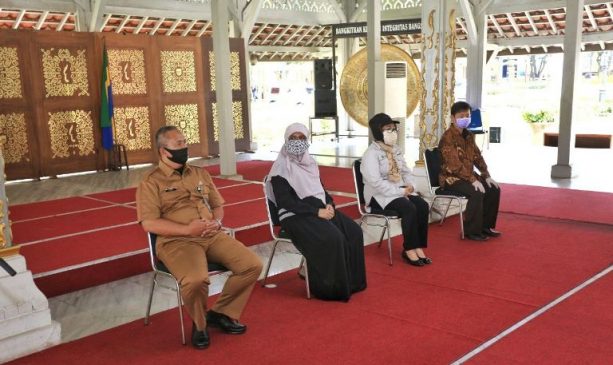 Melalui FBS, Vihara Tanda Bhakti Bagikan 200 Paket ke Wartawan Kota Bandung