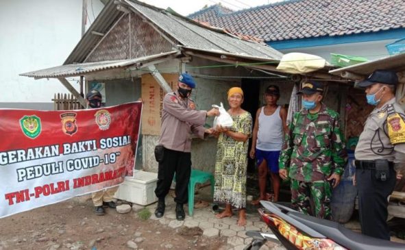 Polres Indramayu Polda Jabar Laksanakan Kegiatan Baksos Polri Peduli Covid-19