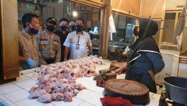 Polres Majalengka Polda Jabar Cek Harga Sembako di Pasar Tradisional