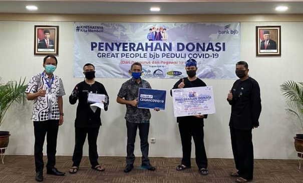 bank bjb Bersama Karyawan Salurkan Bantuan Melalui Jabar Bergerak