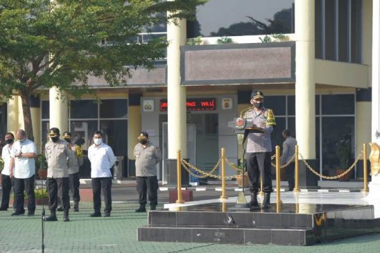 HUT Bhayangkara ke-74, Polda Jabar dan Kodam III/Siliwangi Distribusikan Bantuan Kepada Masyarakat Terdampak Covid-19