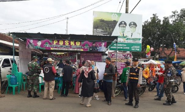 TNI Polri Amankan Kegiatan Swab Test Covid-19 di Pasar Tradisional Kalapasawit dan Sidaharja
