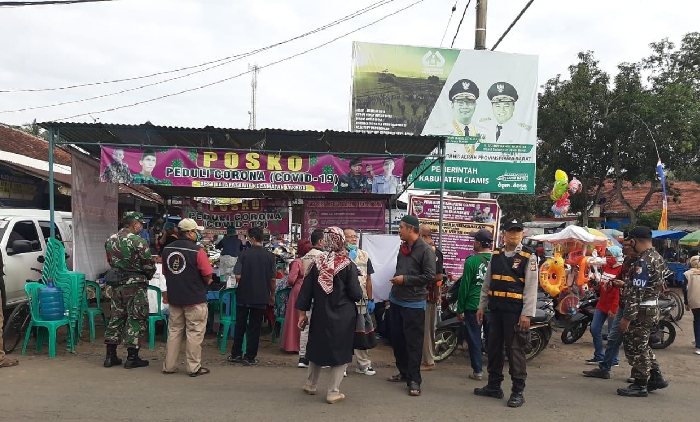 TNI Polri Amankan Kegiatan Swab Test Covid-19 di Pasar Tradisional Kalapasawit dan Sidaharja