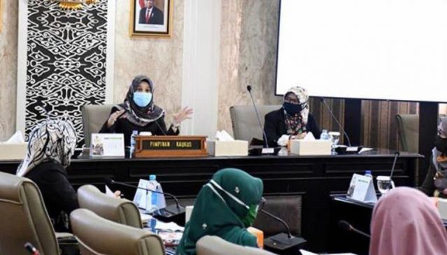 Ineu Purwadewi Sundari Pimpin Raker Kaukus Perempuan Parlemen DPRD Jabar