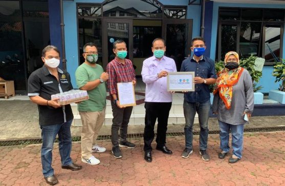 Nestlé Indonesia Serahkan Bantuan Bear Brand Milk Untuk Wartawan Melalui PWI Jabar