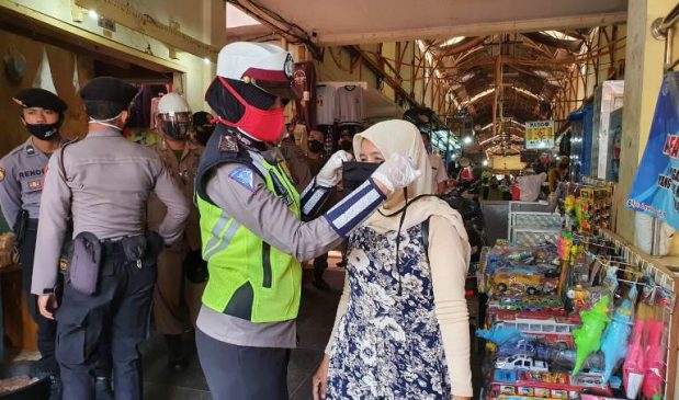 Polwan Polres Banjar Polda Jabar Rutin Imbau Masyarakat Cegah Covid-19