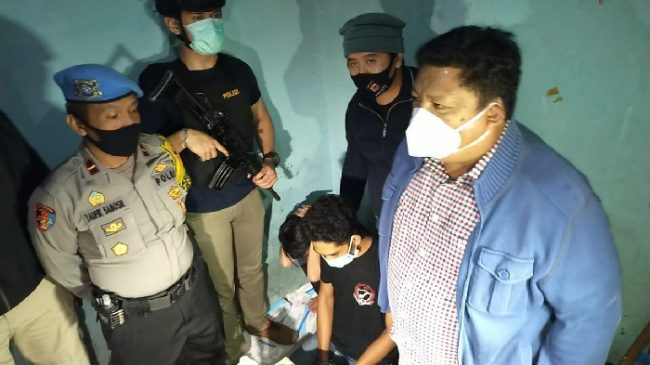 Kapolres Cimahi Polda Jabar Pimpin Konferensi Pers Pengembangan Kasus Produksi Narkoba Jenis Tembakau Magic Barong