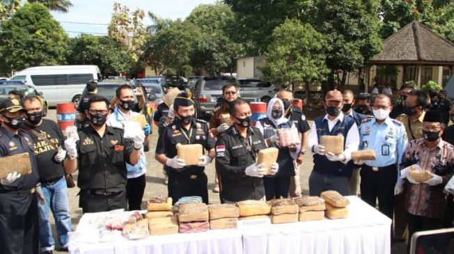 HANI 2020, Dit Reserse Narkoba Polda Jabar Musnahkan BB Narkotika dan Minuman Keras