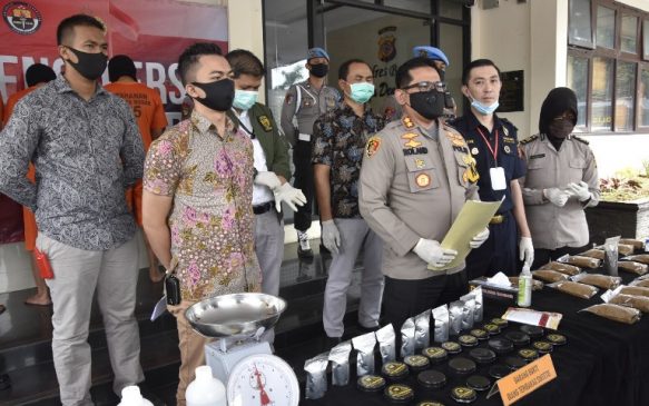 Polres Bogor Polda Jabar Bongkar Produksi Narkotika Jenis Tembakau Sintetis
