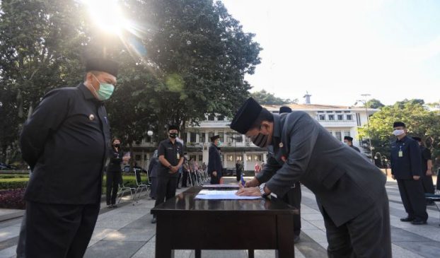 Sebanyak 9 Pejabat Tinggi Pratama dan Administrator Dilantik Wali Kota Bandung