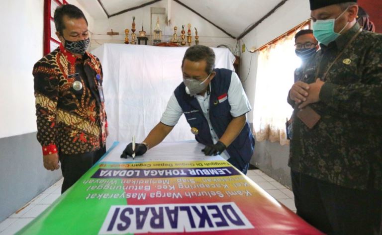 Yana Resmikan Lembur Tohaga Lodaya di Kelurahan Kacapiring