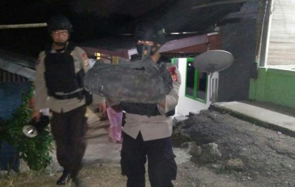 Gegana Sat Brimob Polda Jabar Amankan Bom Militer di Teluk Jambe Karawang