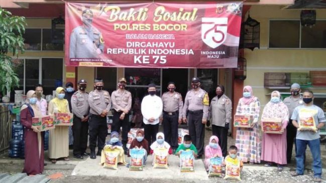 Sambut HUT RI ke-75, Polres Bogor Berikan Ratusan Masker Kepada Anak Yatim dan Dhuafa