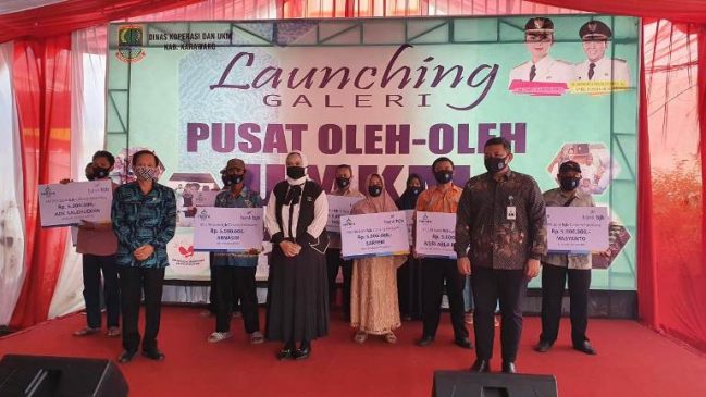 bank bjb Salurkan Kredit Mesra Kepada Debitur Binaan DKM Babussalam Karawang