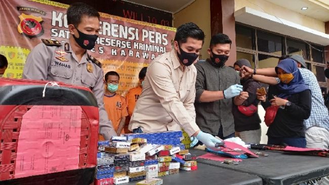 Sat Reskrim Polres Karawang Ungkap Kasus Pembobolan Mini Market di Rengasdengklok