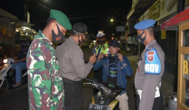 TNI-Polri Laksanakan Pendisiplinan Protokol Kesehatan di Wilkum Polresta Cirebon