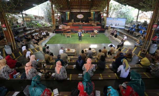 Yana Resmikan Lembur Tohaga Lodaya Kelurahan Pasirlayung
